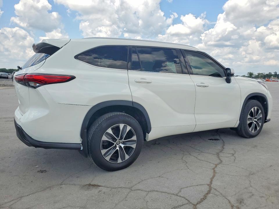 2021 Toyota Highlander VIN 5TDGZRBH8MS079660 COPART salvage auction — NORMAL WEAR, Tn - Cert Of Title-Rebuilt Vehicle, sold $16,700 on 2026-07-27 (photo 3)