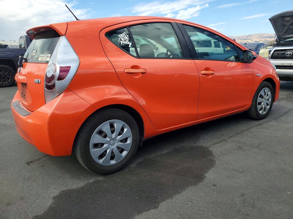 2013 Toyota Prius c VIN JTDKDTB36D1038340 COPART salvage auction — MINOR DENT/SCRATCHES, Ca - Dis/Dlr/Exp Only Clean Title, sold $1,200 on 2026-07-30 (photo 3)