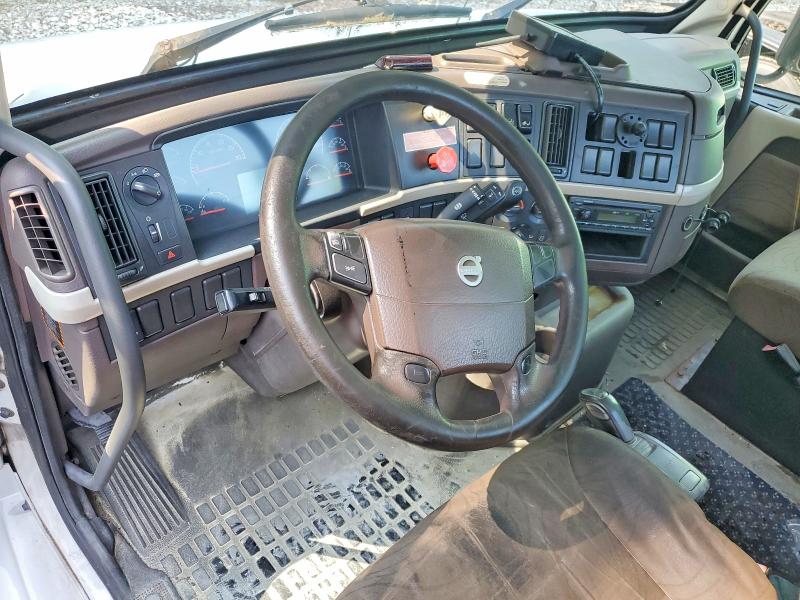 2014 Volvo VIN 4V4M19EGXEN170146 COPART salvage auction — MINOR DENT/SCRATCHES, Il - Certificate Of Title (P), sold $1,150 on 2026-08-11 (photo 8)