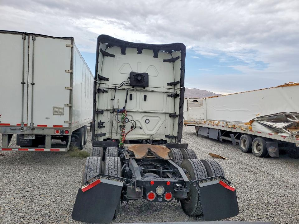2026 Freightliner Cascadia 126 VIN 3AKJHHDR3TSWP9587 COPART salvage auction — FRONT END, NV - SALVAGE TITLE, sold $51,000 on 2026-08-27 (photo 6)