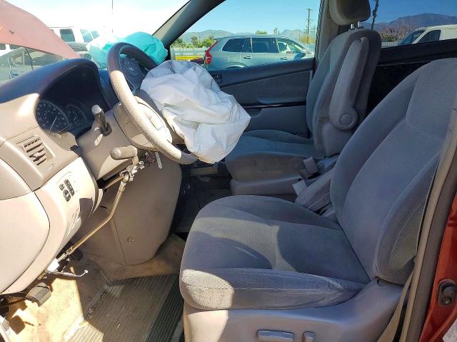 2004 Toyota Sienna VIN 5TDZA23C54S085152 COPART salvage auction — FRONT END, CA - LIEN PAPERS-SALVAGE OR AC, sold $500 on 2026-07-27 (photo 7)