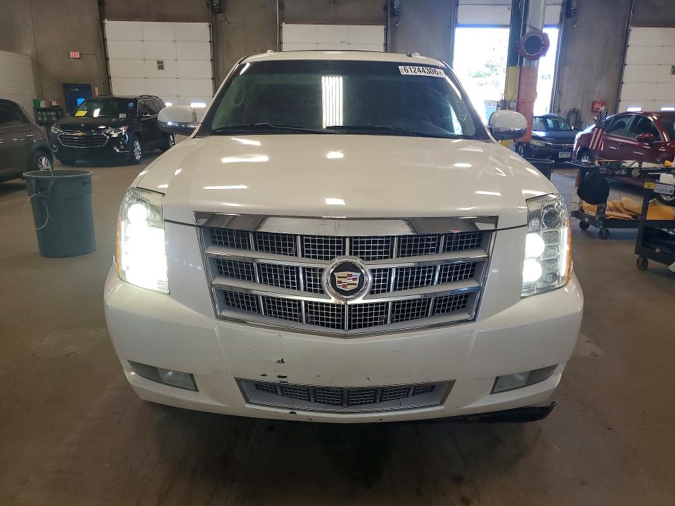 2011 Cadillac Escalade VIN 1GYS4DEF5BR378339 COPART salvage auction — SIDE, MN - CERT OF TITLE-PR SALV FLOOD, sold $775 on 2026-07-23 (photo 5)
