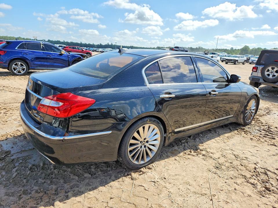 2013 Hyundai Genesis VIN KMHGC4DH0DU238034 COPART salvage auction — Burn Engine, TX - SALVAGE VEHICLE TITLE, sold $500 on 2026-07-24 (photo 3)