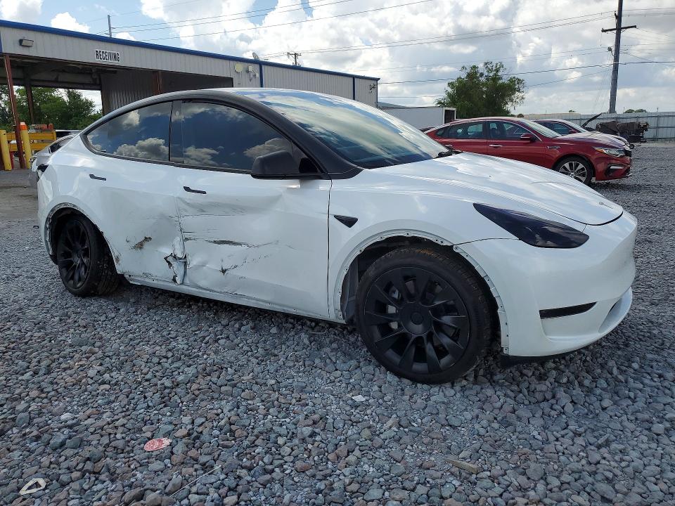 2023 Tesla Model y VIN 7SAYGDEE4PF608631 COPART salvage auction — SIDE, FL - CERT OF TITLE SLVG REBUILDABLE, sold $10,700 on 2026-07-31 (photo 4)