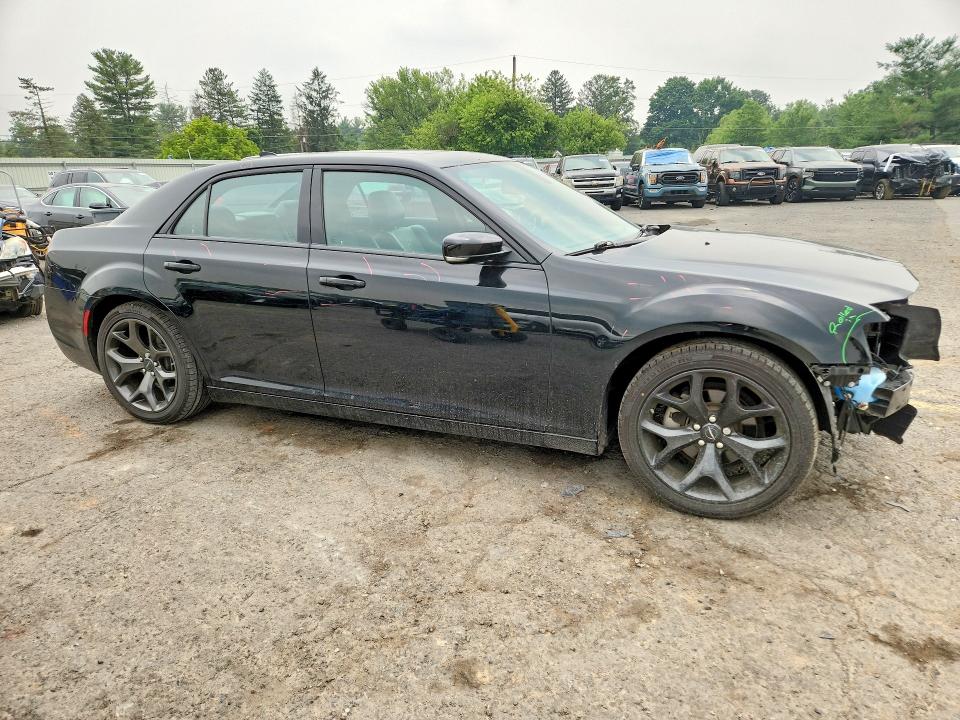 2022 Chrysler 300 VIN 2C3CCABG1NH184683 COPART salvage auction — FRONT END, Pa - Certificate Of Salvage, sold $7,900 on 2026-08-14 (photo 4)