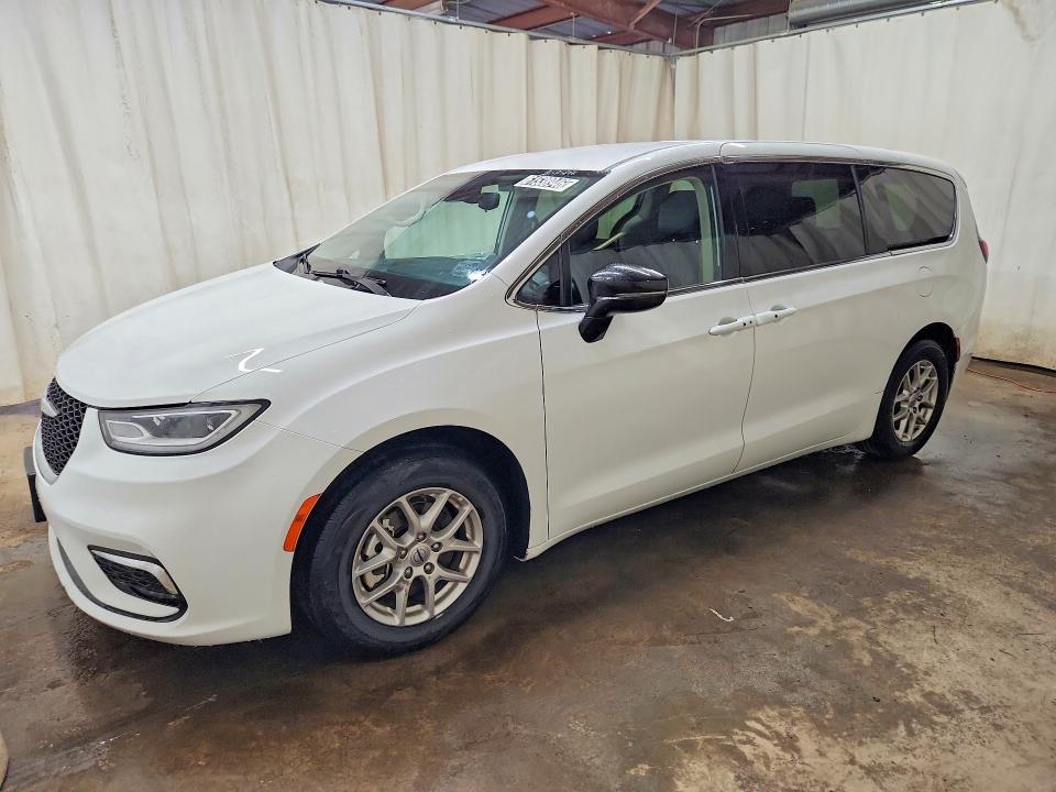 2024 Chrysler Pacifica VIN 2C4RC1BG3RR116410 COPART salvage auction — MINOR DENT/SCRATCHES, Tx - Certificate Of Title, sold $7,600 on 2026-07-28 (photo 1)