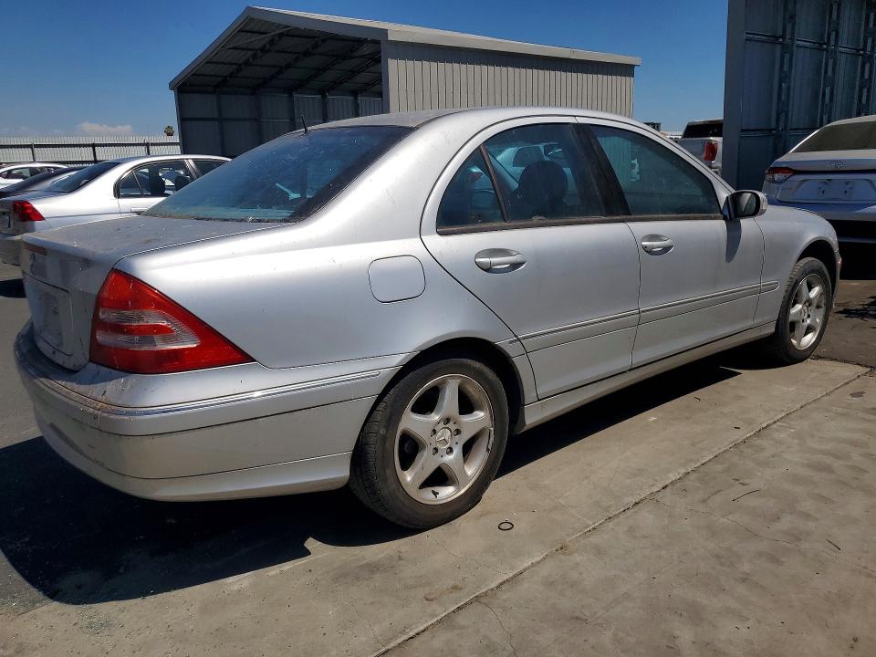 2001 Mercedes-benz C class VIN WDBRF61J11F037653 COPART salvage auction — DAMAGE HISTORY, Ca - Dlr/Dis/Exp Only Salvage Title, sold $325 on 2026-07-20 (photo 3)