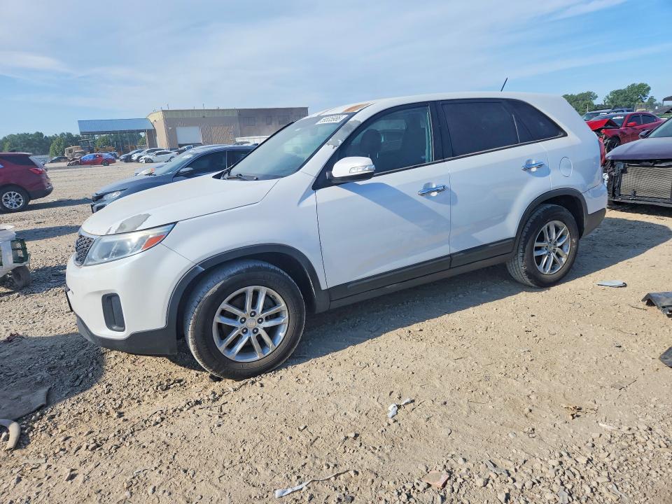 2015 Kia Sorento VIN 5XYKT3A66FG653424 COPART salvage auction — MINOR DENT/SCRATCHES, Ks - Dealer Only Clean Title, sold $600 on 2026-07-30 (photo 1)