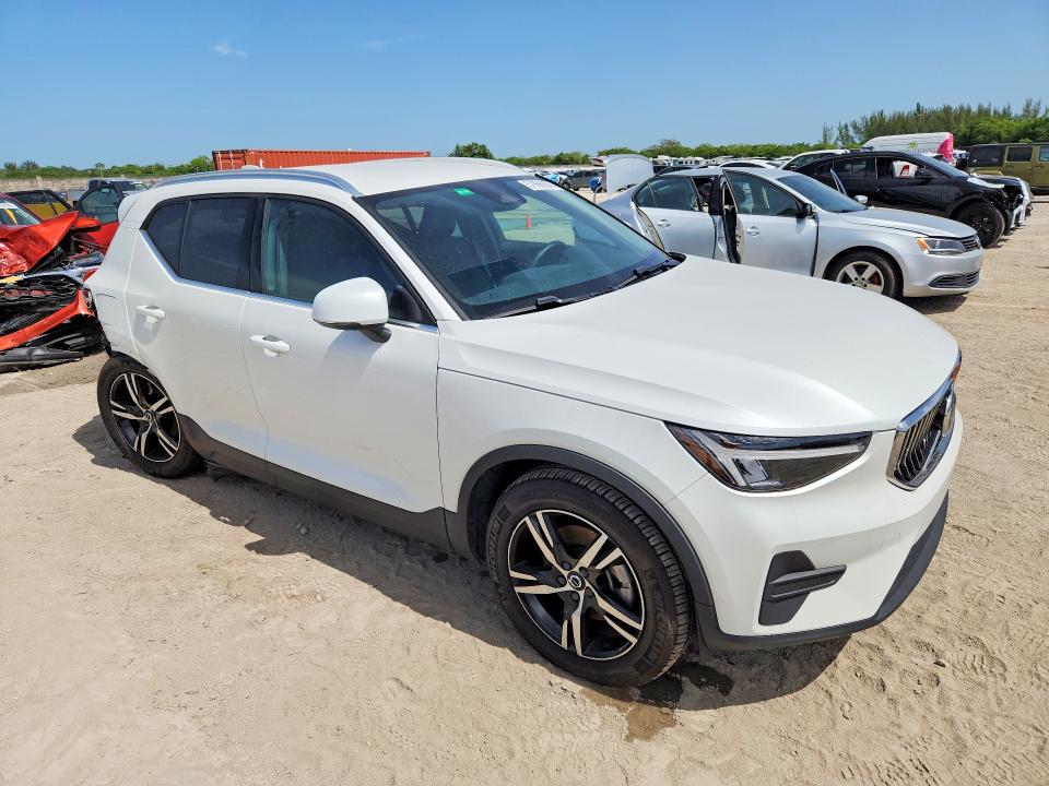 2025 Volvo Xc40 VIN YV4L12UJ5S2544331 COPART salvage auction — REAR END, Fl - Cert Of Title Slvg Rebuildable, sold $9,000 on 2026-08-05 (photo 4)