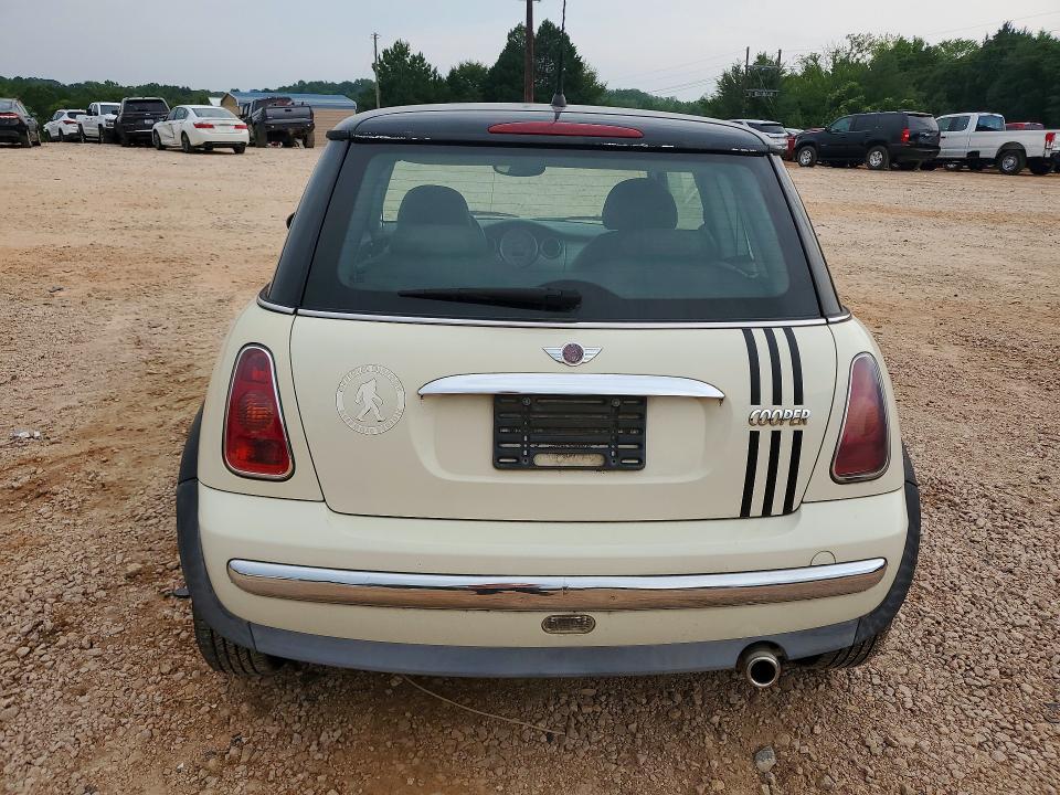 2003 Mini Cooper VIN WMWRC334X3TE13318 COPART salvage auction — MINOR DENT/SCRATCHES, NC - DEALER ONLY CLEAN TITLE, sold $225 on 2026-08-12 (photo 6)
