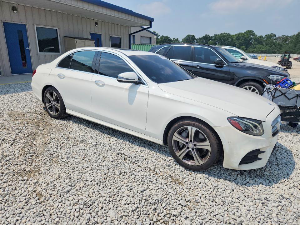 2017 Mercedes-benz E-klasse VIN WDDZF4JB5HA074376 COPART salvage auction — MINOR DENT/SCRATCHES, Ga - Certificate Of Title (P), sold $10,500 on 2026-08-04 (photo 4)