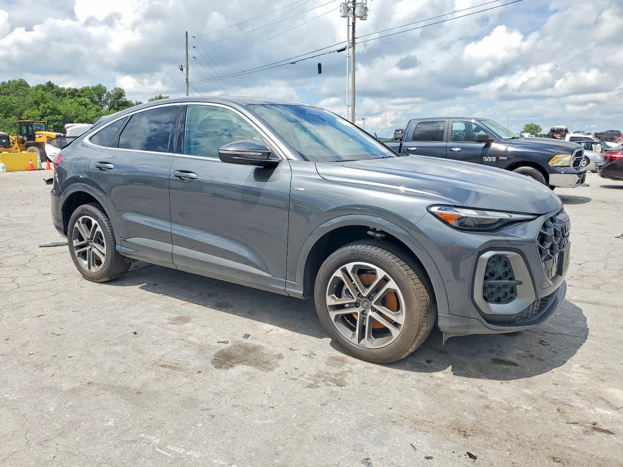 2026 Audi Q5 Sportback VIN WA1DAAGU7T2008533 COPART salvage auction — Rear End, TN - SALVAGE CERTIFICATE, sold $24,500 on 2026-08-17 (photo 4)
