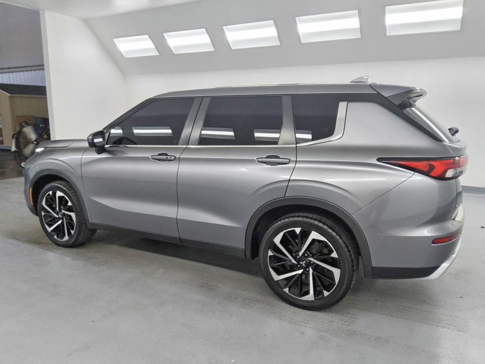 2022 Mitsubishi Outlander VIN JA4J4UA88NZ043521 COPART salvage auction — MINOR DENT/SCRATCHES, Ca - Certificate Of Title, sold $8,600 on 2026-07-30 (photo 2)