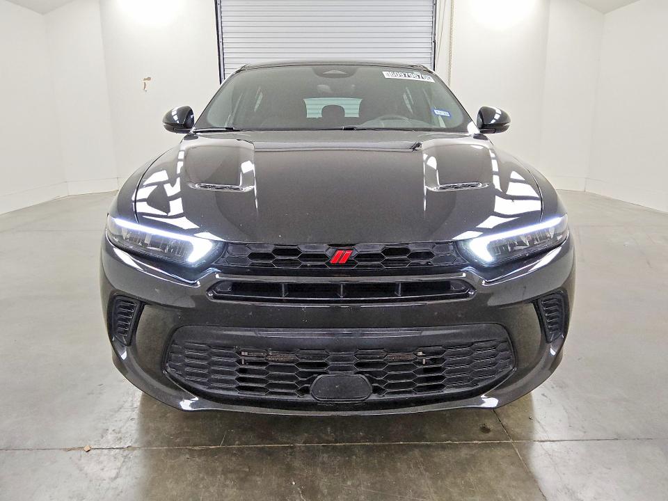 2023 Dodge Hornet VIN ZACNDFAN7P3A05425 COPART salvage auction — MINOR DENT/SCRATCHES, Tx - Certificate Of Title, sold $8,100 on 2026-08-18 (photo 5)