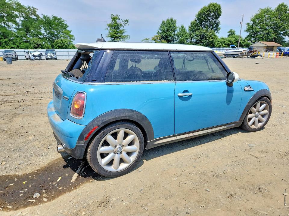 2010 Mini Cooper VIN WMWMF3C51ATZ22704 COPART salvage auction — WATER/FLOOD, Nj - Cert Of Title-Salvage Flood, sold $225 on 2026-08-17 (photo 3)