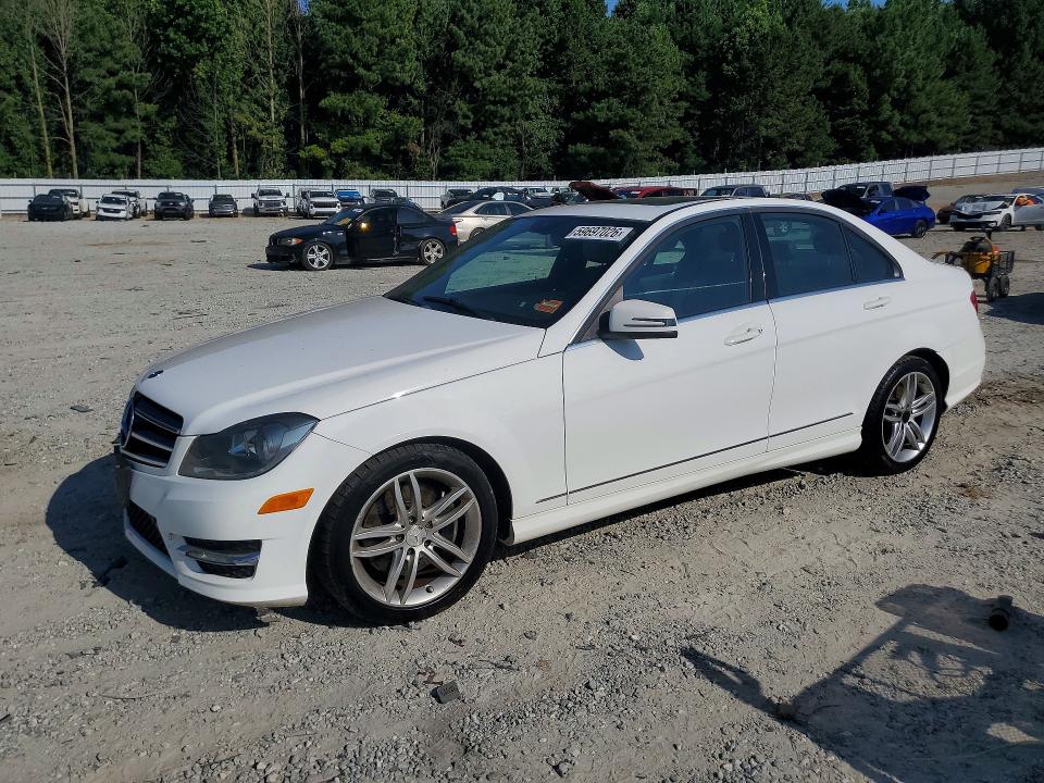 2014 Mercedes-benz VIN WDDGF8AB8ER319506 COPART salvage auction — MINOR DENT/SCRATCHES, Salvage Title, sold $700 on 2026-07-22 (photo 1)