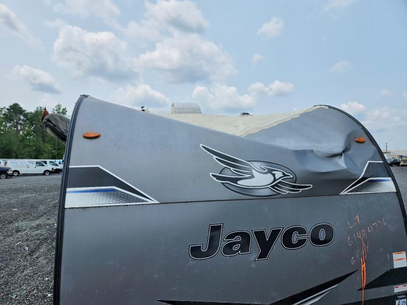 2023 Jayco jay Trailers VIN 1UJBC0BP7P17Y0061 COPART salvage auction — ROOF, VA - CERT OF TITLE - SALVAGE, sold $1,100 on 2026-09-24 (photo 9)