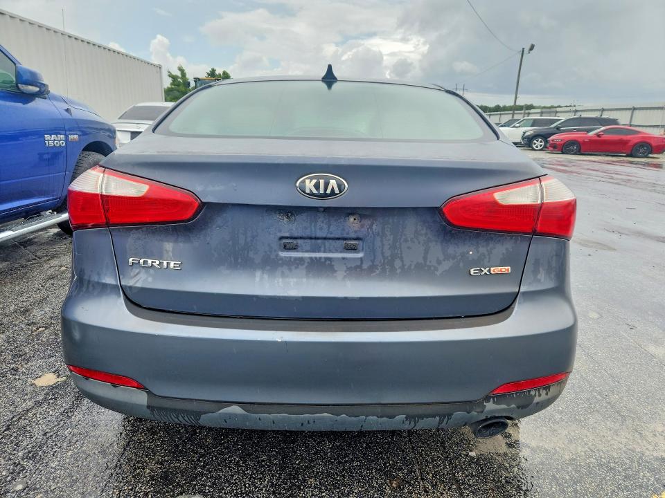 2015 Kia Forte VIN KNAFZ4A8XF5263665 COPART salvage auction — MINOR DENT/SCRATCHES, Salvage Title, sold $575 on 2026-07-27 (photo 6)