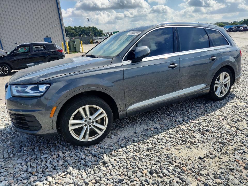 2017 Audi Q7 VIN WA1MAAF72HD054147 COPART salvage auction — MINOR DENT/SCRATCHES, Mi - Certificate Of Title, sold $2,150 on 2026-07-27 (photo 1)