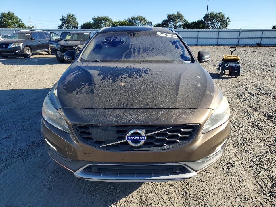2017 Volvo V60 cross country VIN YV440MWK5H1027327 COPART salvage auction — ENGINE BURN, Nv - Dis/Dlr/Exp Only Clean Title, sold $2,400 on 2026-08-06 (photo 5)