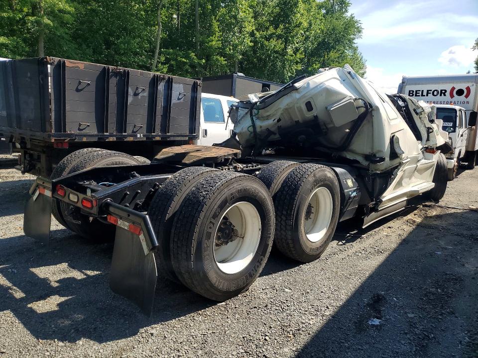 2022 Freightliner Cascadia 126 VIN 3AKJHHDR5NSNN8319 COPART salvage auction — ALL OVER, AZ - CERT OF TITLE - SALVAGE, sold $12,200 on 2026-07-30 (photo 3)