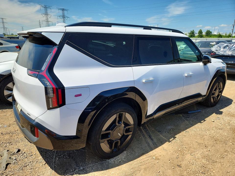 2026 Kia Ev9 VIN 5XYAEFS56TG005008 COPART salvage auction — FRONT END, IL - SALVAGE CERTIFICATE, sold $10,600 on 2026-08-27 (photo 3)
