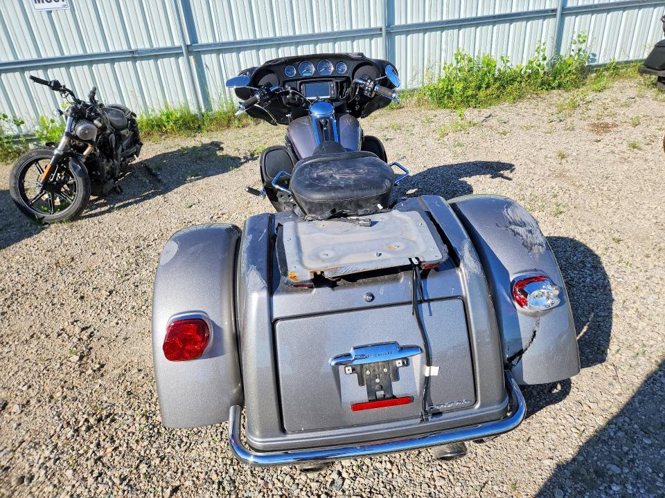 2017 Harley-davidson Flhtcutg VIN 1HD1MAD14HB856286 COPART salvage auction — ALL OVER, ND - CERT OF TITLE - SALVAGE VEHICL, sold $7,300 on 2026-08-27 (photo 4)
