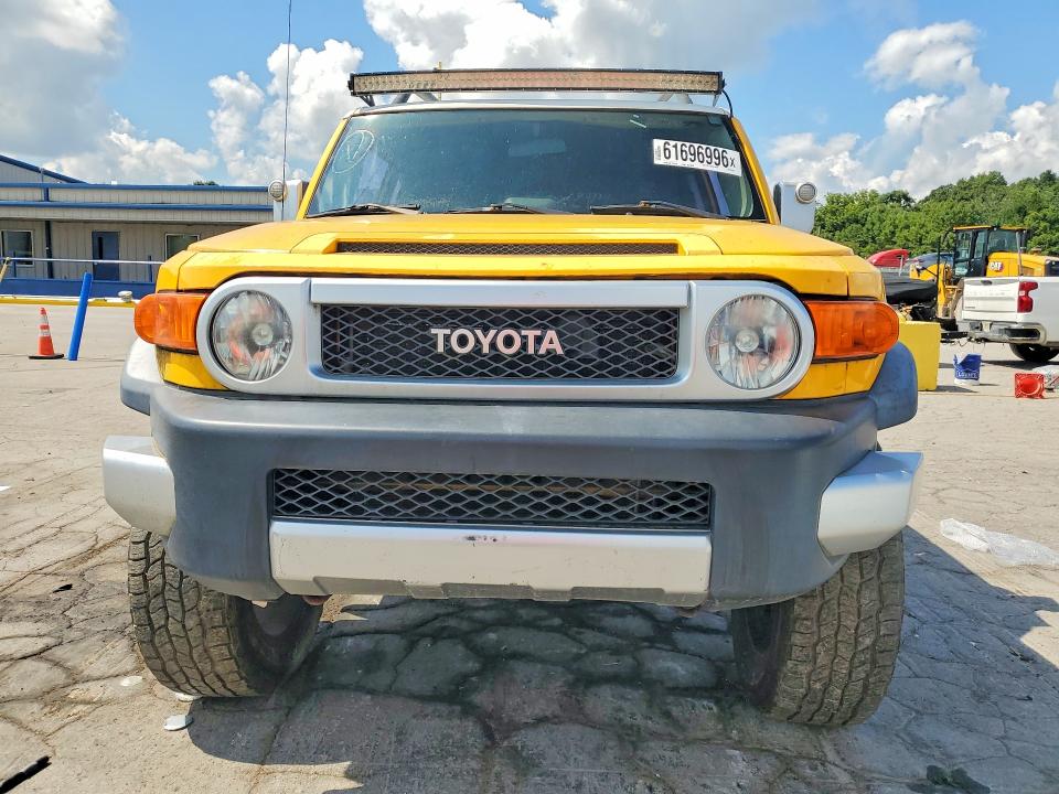2007 Toyota Fj cruiser VIN JTEBU11F370019556 COPART salvage auction — MINOR DENT/SCRATCHES, OH - CERTIFICATE OF TITLE (P), sold $3,100 on 2026-07-22 (photo 5)