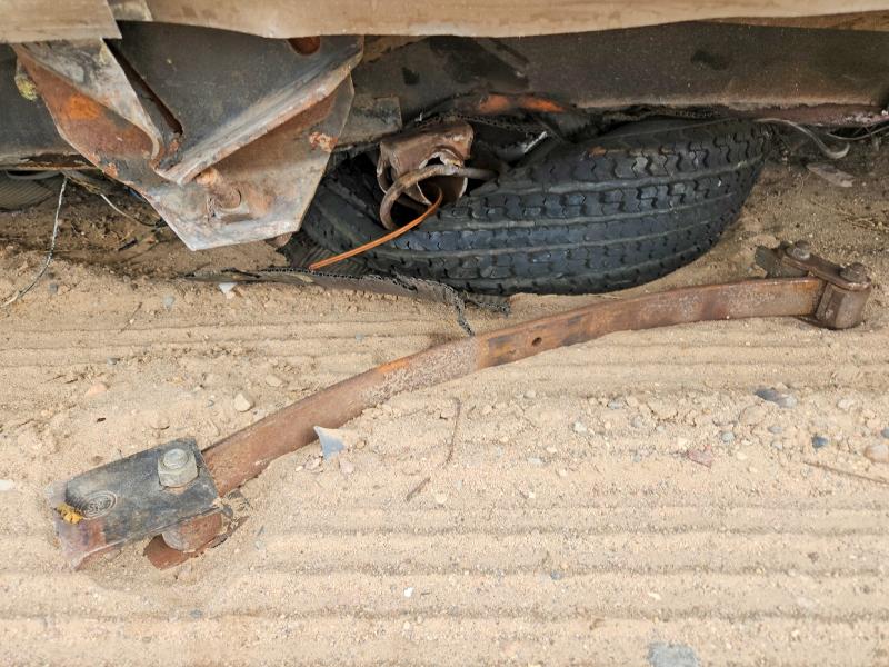 2017 Forest river Wildcat VIN 5ZT3WCUBXHG000727 COPART salvage auction — UNDERCARRIAGE, NM - CERT OF TITLE-SALVAGE, sold $50 on 2026-09-17 (photo 8)