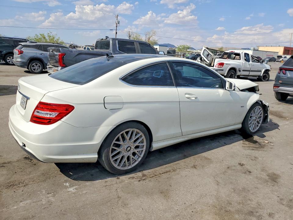 2012 Mercedes-benz C-klasse VIN WDDGJ4HB9CF801106 COPART salvage auction — FRONT END, Tx - Salvage Vehicle Title, sold $775 on 2026-07-31 (photo 3)