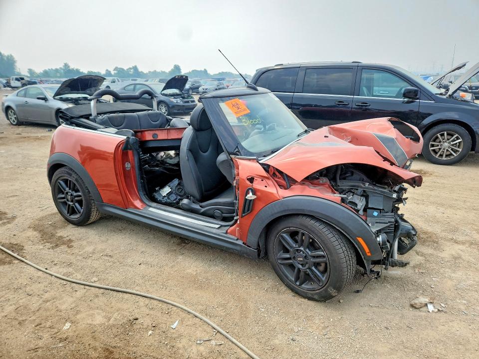 2013 Mini Cooper VIN WMWZN3C55DT568196 COPART salvage auction — SIDE, Il - Salvage Certificate, sold $300 on 2026-09-01 (photo 4)