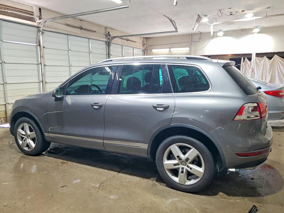 2013 Volkswagen Touareg VIN WVGEP9BP9DD003652 COPART salvage auction — SIDE, Tn - Salvage Certificate, sold $1,400 on 2026-07-30 (photo 2)