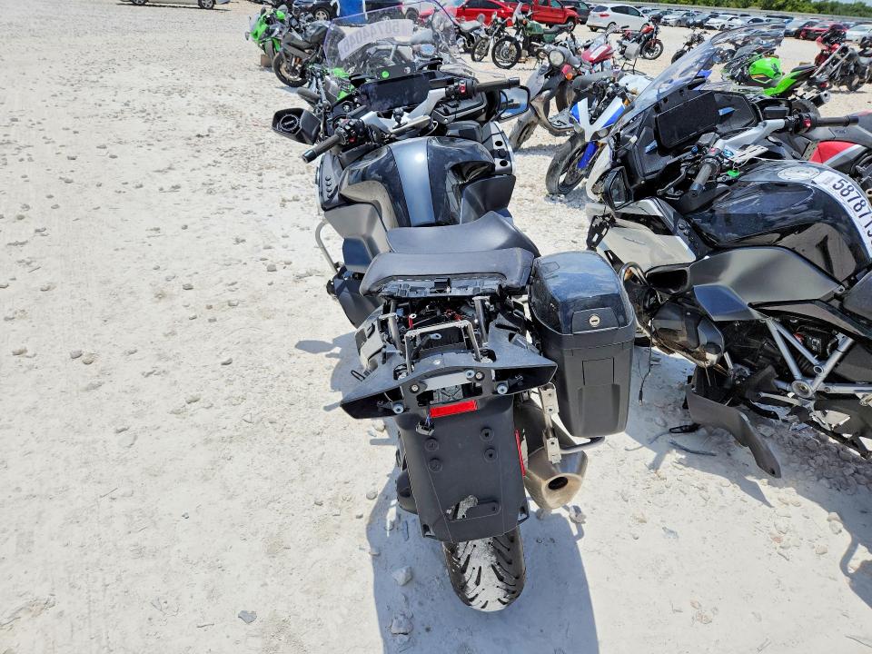 2024 BMW R VIN WB10L0303R6K21277 COPART salvage auction — SIDE, Tx - Salvage Vehicle Title, sold $2,400 on 2026-07-30 (photo 4)