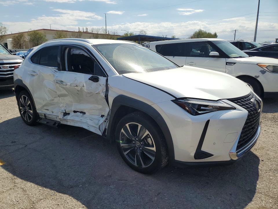 2022 Lexus Ux VIN JTHX9JBH2N2056884 COPART salvage auction — SIDE, Salvage Title, sold $7,600 on 2026-08-27 (photo 4)