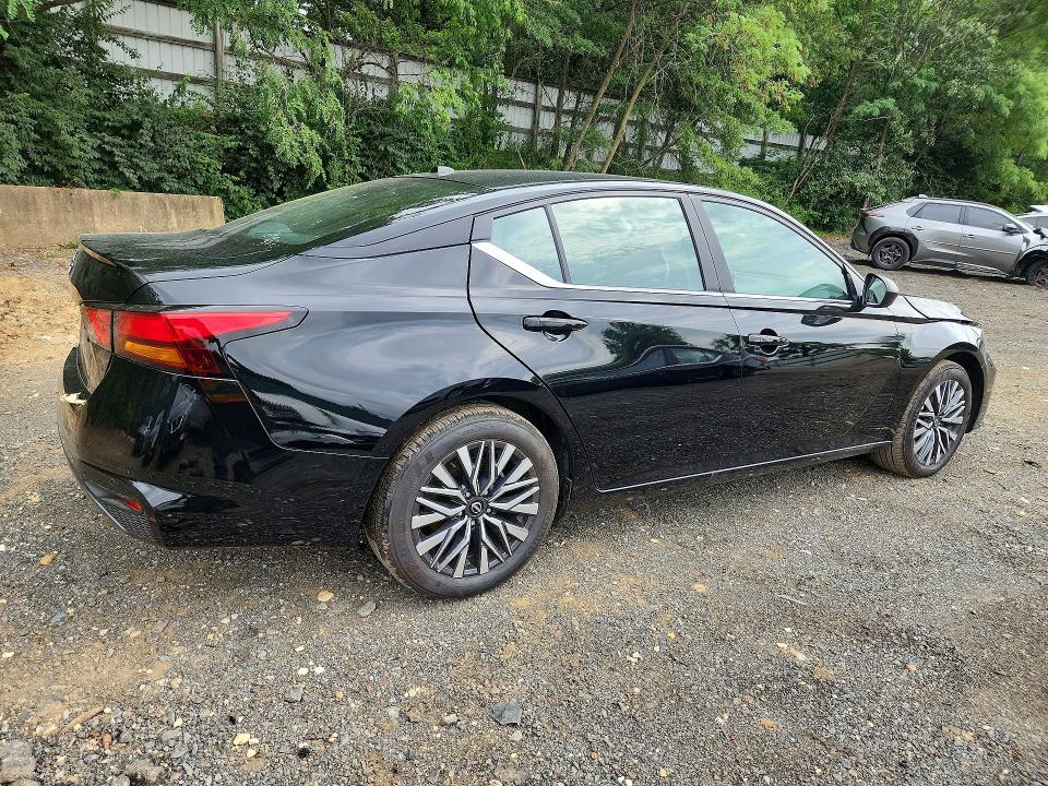 2026 Nissan Altima VIN 1N4BL4DV8TN320676 COPART salvage auction — REAR END, VA - CERT OF TITLE - SALVAGE, sold $4,350 on 2026-08-03 (photo 3)