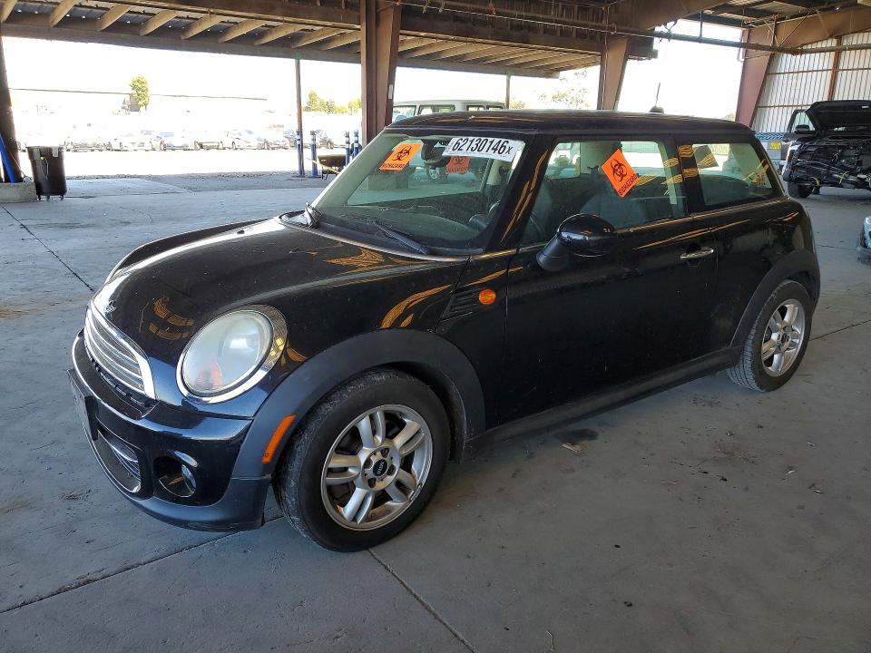 2011 Mini Cooper VIN WMWSU3C5XBT092979 COPART salvage auction — MINOR DENT/SCRATCHES, CA - DIS/DLR/EXP ONLY CLEAN TITLE, sold $375 on 2026-07-27 (photo 1)