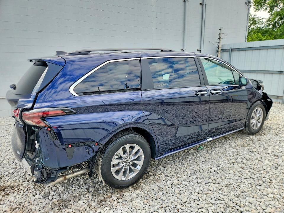 2026 Toyota Sienna VIN 5TDYRKECXTS327708 COPART salvage auction — FRONT END, Wv - Certificate Of Title (P), sold $19,100 on 2026-07-22 (photo 3)