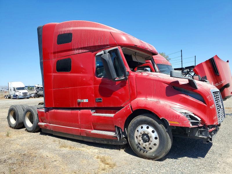 2023 Volvo VIN 4V4NC9EH5PN338477 COPART salvage auction — SIDE, Az - Dis/Dlr/Exp Only Clean Title (P), sold $7,800 on 2026-07-28 (photo 1)