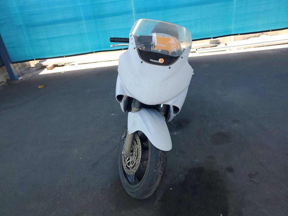 2000 Honda Cbr600 VIN JH2PC3519YM100022 COPART salvage auction — MECHANICAL, CA - DIS/DLR/EXP ONLY CLEAN TITLE, sold $150 on 2026-07-28 (photo 2)