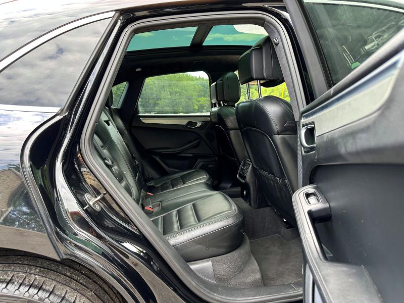 2016 Porsche Macan VIN WP1AF2A53GLB92899 COPART salvage auction — MINOR DENT/SCRATCHES, IN - CERTIFICATE OF TITLE, sold $1,850 on 2026-07-29 (photo 6)