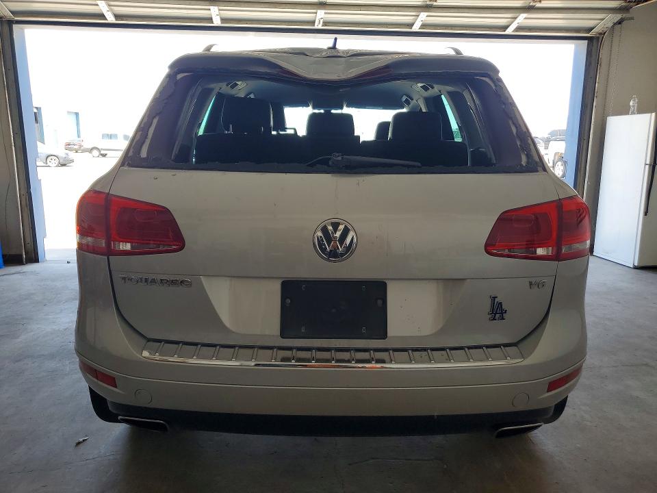 2012 Volkswagen Touareg VIN WVGFF9BP0CD005246 COPART salvage auction — FRONT END, Tx - Salvage Vehicle Title, sold $300 on 2026-08-07 (photo 6)