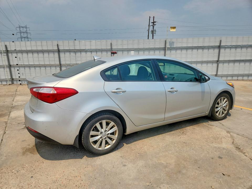 2015 Kia Forte VIN KNAFX4A6XF5283161 COPART salvage auction — REAR END, CO - SALVAGE TITLE, sold $1,200 on 2026-07-27 (photo 3)