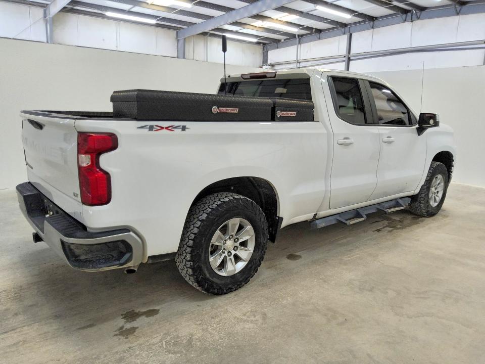 2019 Chevrolet Silverado 1500 VIN 1GCRYDED4KZ369588 COPART salvage auction — MINOR DENT/SCRATCHES, Tx - Certificate Of Title, sold $10,800 on 2026-07-28 (photo 3)