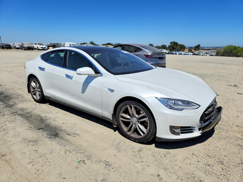 2015 Tesla Model s VIN 5YJSA1S10FF099415 COPART salvage auction — MECHANICAL, Ca - Dis/Dlr/Exp Only Clean Title, sold $2,050 on 2026-07-21 (photo 4)