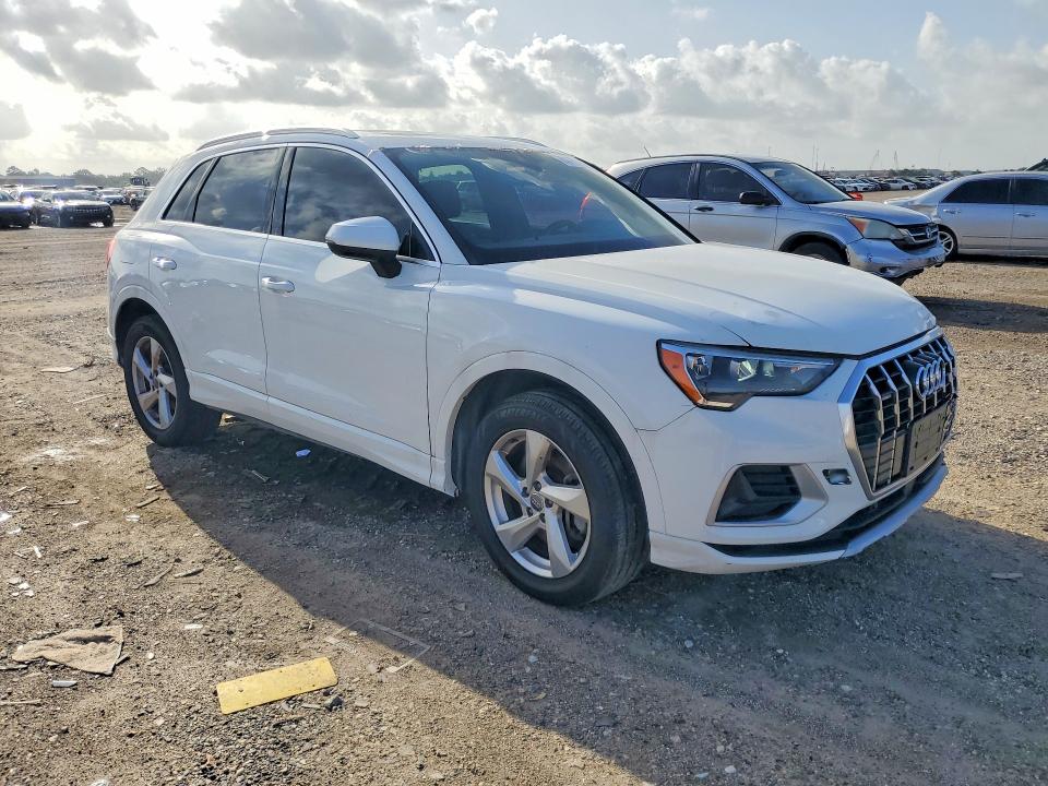 2020 Audi Q3 VIN WA1AECF30L1028642 COPART salvage auction — SIDE, Tx - Salvage Vehicle Title, sold $400 on 2026-08-27 (photo 4)