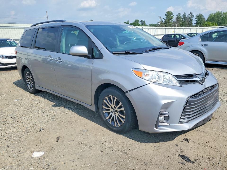 2018 Toyota Sienna VIN 5TDYZ3DC2JS910813 COPART salvage auction — SIDE, Pa - Certificate Of Salvage, sold $1,150 on 2026-07-24 (photo 4)