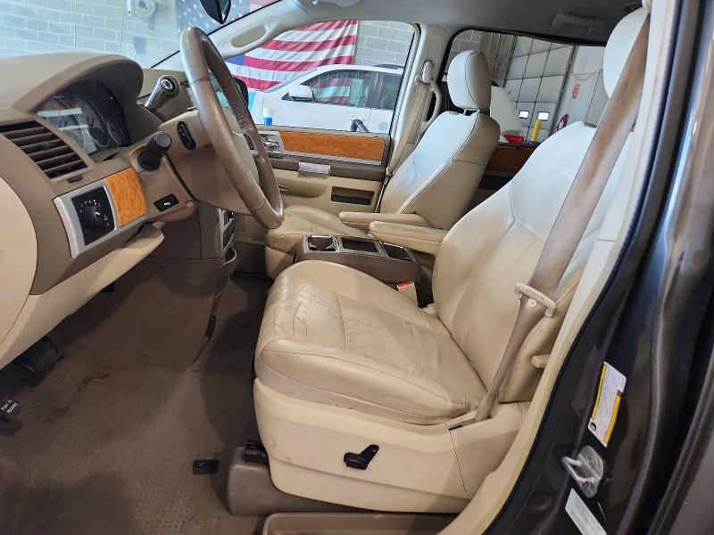 2010 Chrysler Town & country VIN 2A4RR6DX8AR239966 COPART salvage auction — MINOR DENT/SCRATCHES, MO - SALVAGE CERTIFICATE OF TITLE, sold $70 on 2026-07-28 (photo 7)