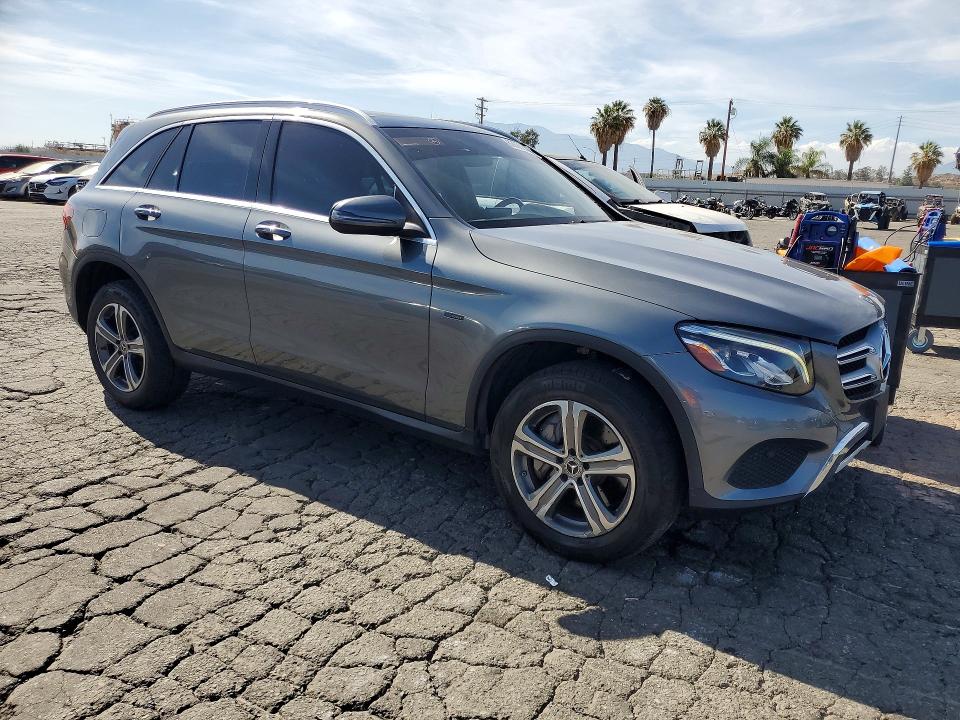 2019 Mercedes-benz Glc VIN WDC0G5EB4KF537788 COPART salvage auction — MINOR DENT/SCRATCHES, Ca - Dis/Dlr/Exp Only Clean Title, sold $8,900 on 2026-08-10 (photo 4)