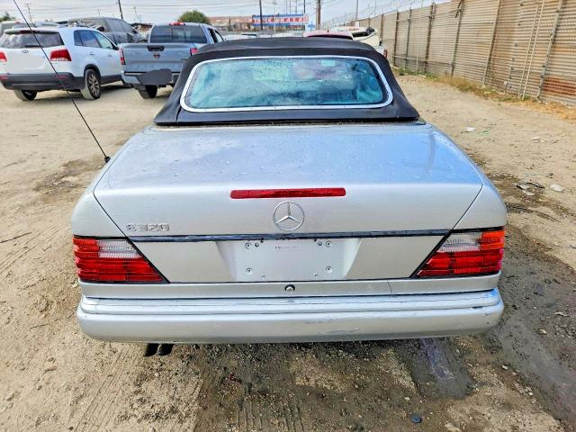 1995 Mercedes-benz E-class VIN WDBEA66E7SC185995 COPART salvage auction — MINOR DENT/SCRATCHES, Nv - Dis/Dlr/Exp Only Clean Title (P), sold $1,750 on 2026-07-27 (photo 6)