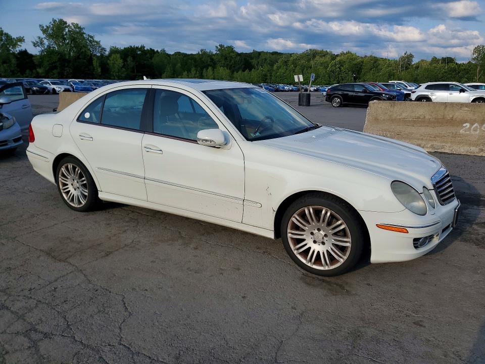 2008 Mercedes-benz E-klasse VIN WDBUF87X68B292415 COPART salvage auction — MINOR DENT/SCRATCHES, Nj - Certificate Of Title, sold $450 on 2026-08-03 (photo 4)